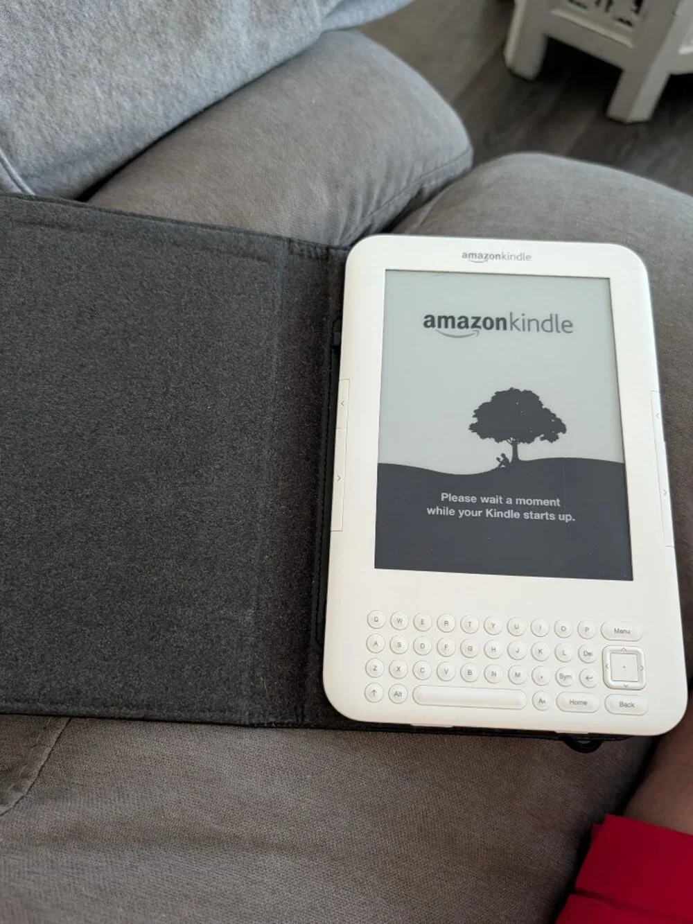 Kindle 3rd generation with Keyboard, new battery is a classic e-reader